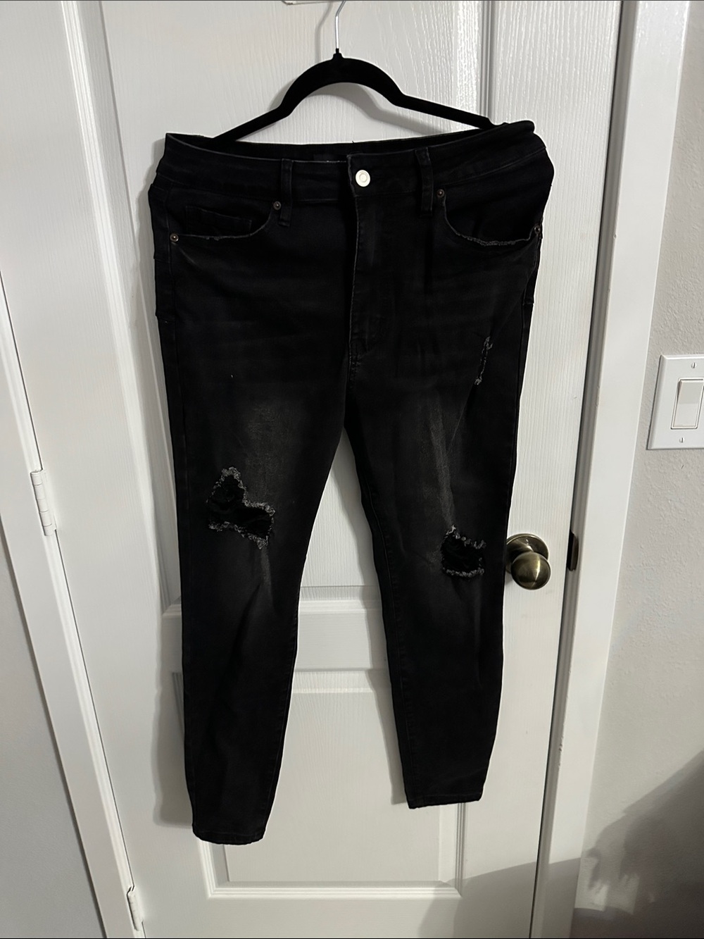 Fashion Nova Black Ripped Skinny Jeans size 11 women